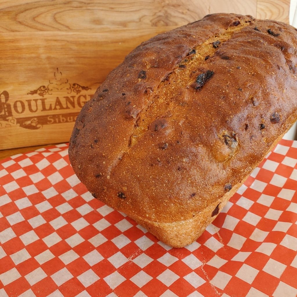 Pain de kamut, noix et canneberge