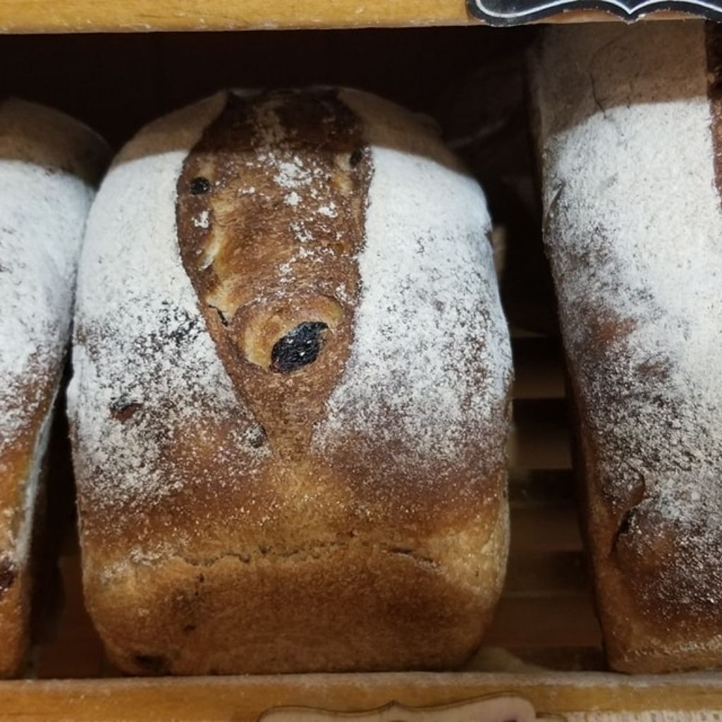Pain aux raisins et sirop d'érable